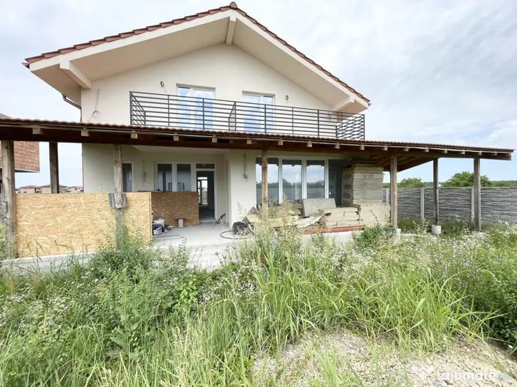 Casă cu 5 camere cu Teren 615 Mp în Moșnița Veche