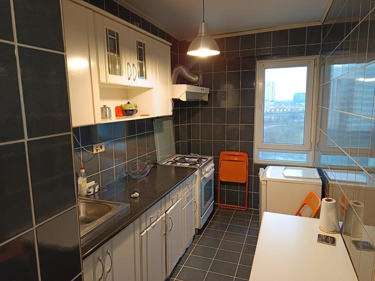 Apartament decomandat, mobilat în Pajura