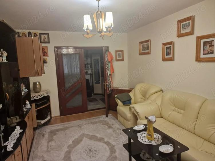 Apartament cu 3 camere decomandat în Calea Romanului