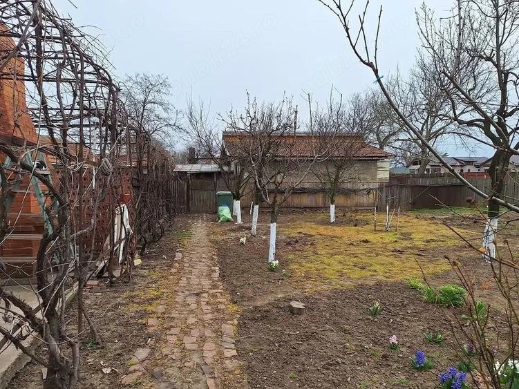 Casă cu 5 camere cu Teren 1200 Mp în Alexeni