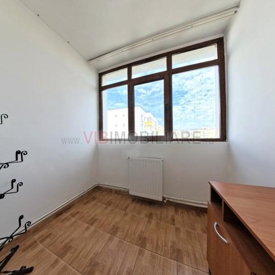 Apartament cu 4 camere semidecomandat, mobilat în Rahova