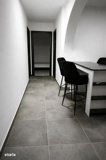 Apartament cu 3 camere decomandat, mobilat în Central