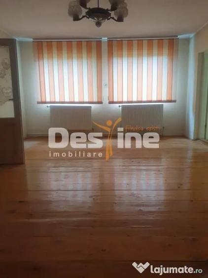 Casă cu 4 camere cu Teren 1280 Mp în Central