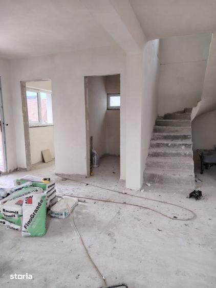 Casă cu 4 camere cu Teren 692 Mp în Apahida