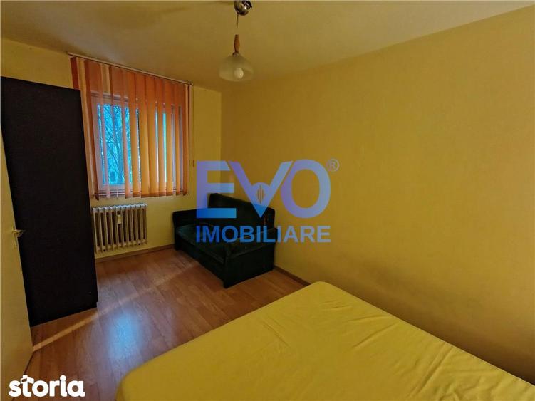 Apartament cu 3 camere semidecomandat în Tătărași