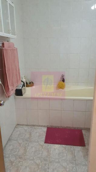 Apartament cu 4 camere semidecomandat în Berceni