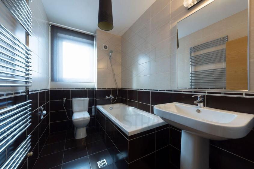 Apartament cu 3 camere decomandat, mobilat în P-ța Victoriei