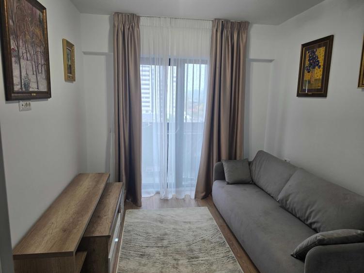 Apartament cu 3 camere decomandat, mobilat în Tătărași