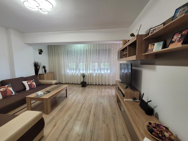 Apartament cu 2 camere decomandat în Km 5