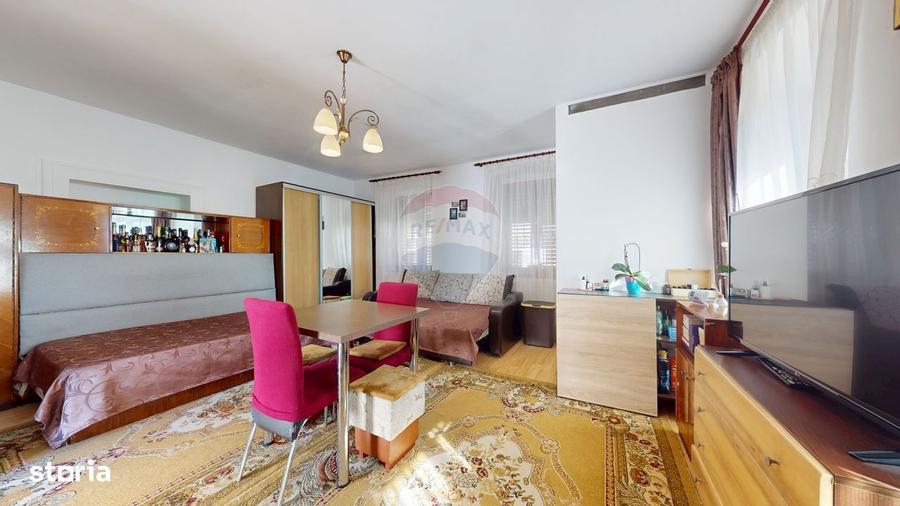 Casă cu 3 camere cu Teren 1049 Mp în Central
