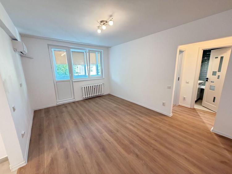 Apartament cu 3 camere semidecomandat, mobilat în Gara de Nord