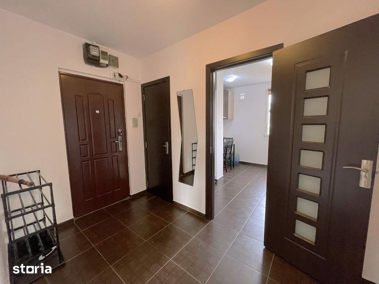 Apartament cu 3 camere decomandat în Berceni