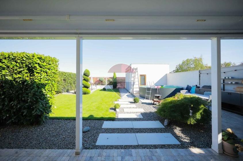 Casă individuală cu 3 camere cu Piscina în Paleu