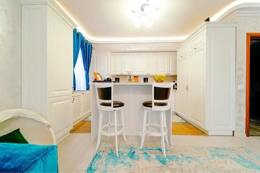 Apartament cu 4 camere decomandat în Central