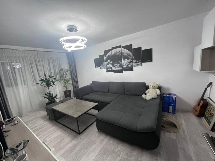 Apartament cu 4 camere decomandat, mobilat în 1 Mai