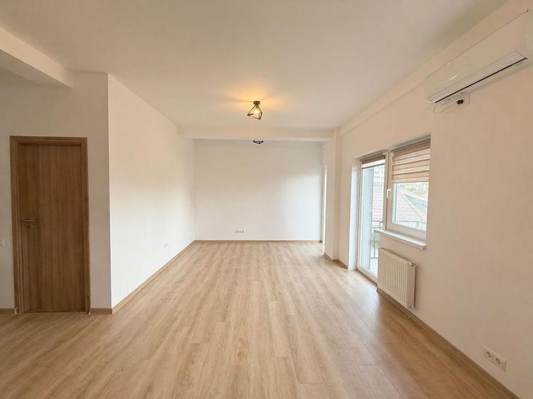 Birou, de 98.610000610352 mp, în Complex Studențesc