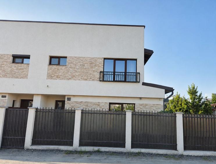 Casă cu 4 camere cu Teren 220 Mp în Central
