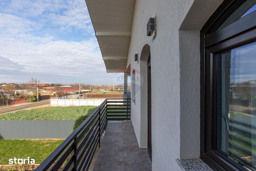 Casă cu 5 camere cu Teren 1000 Mp în Sărata