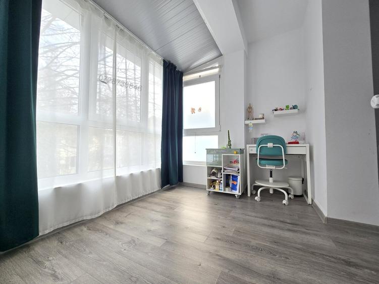 Apartament cu 3 camere, mobilat în Primăverii