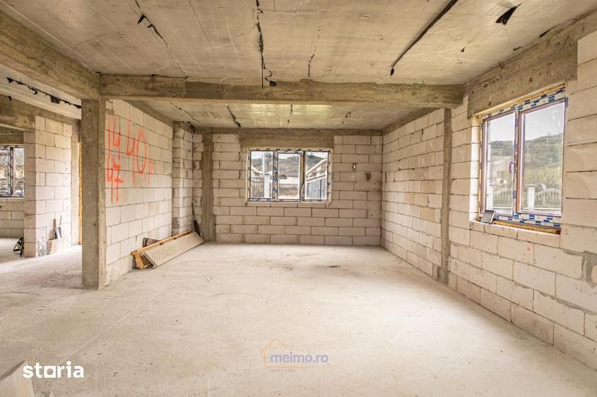Casă cu 5 camere cu Teren 1440 Mp în Poduri
