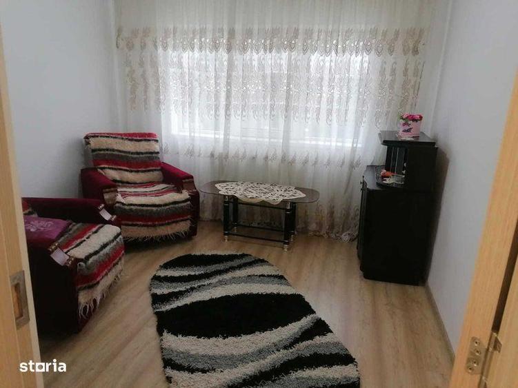 Apartament cu 3 camere decomandat în Micro 4