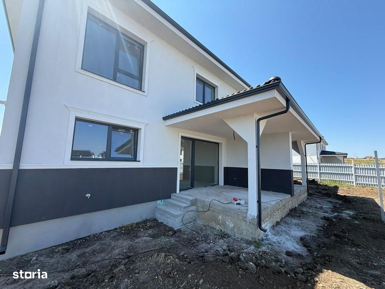 Casă cu 4 camere în Șura Mică