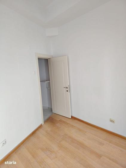 Apartament cu 4 camere decomandat în Calea Victoriei