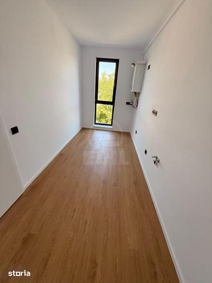 Casă cu 6 camere cu Teren 252 Mp în Florești