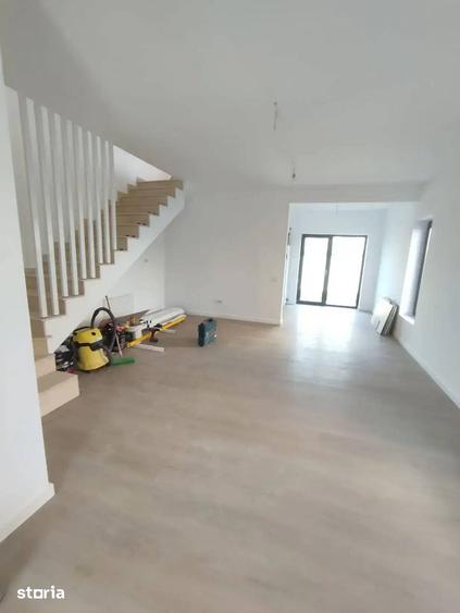 Casă cu 4 camere decomandat cu Teren 153 Mp în Industriilor