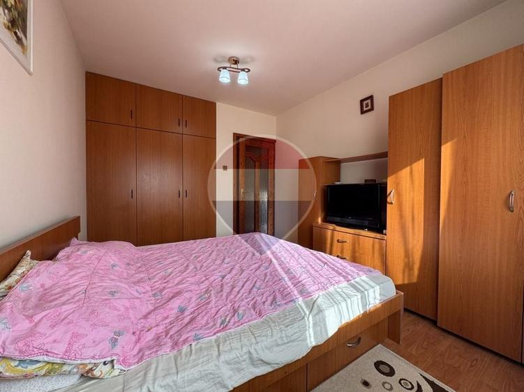 Casă individuală cu 6 camere cu Teren 268 Mp în Între Lacuri