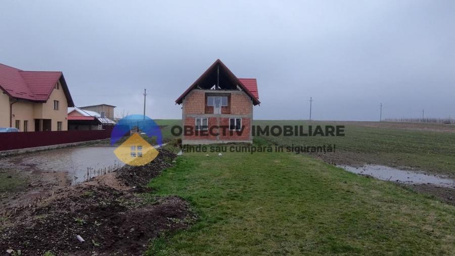 Casă cu 4 camere cu Teren 1800 Mp în Grumăzești