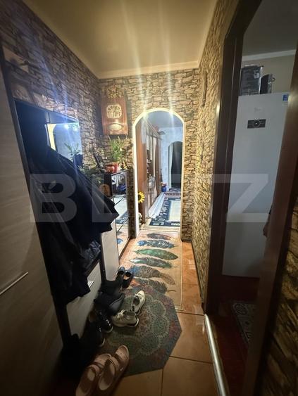 Apartament cu 3 camere semidecomandat, mobilat în Micro 11