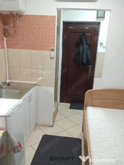 Garsonieră decomandată în Central