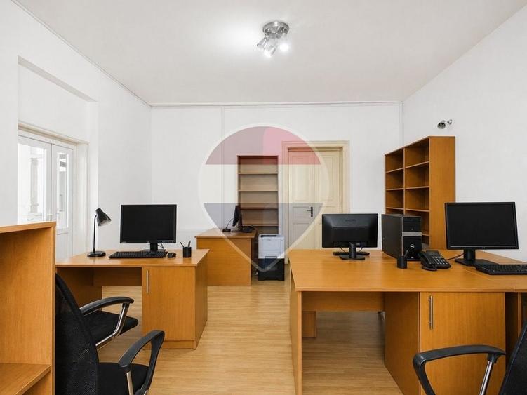 Casă individuală cu 6 camere cu Teren 132 Mp în Gara de Nord
