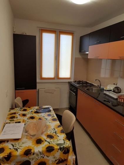 Apartament cu 2 camere semidecomandat, mobilat în Micro I