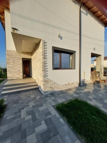 Duplex cu 4 camere cu Teren 250 Mp în Sânandrei