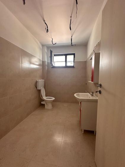 Apartament cu 4 camere semidecomandat în Bragadiru