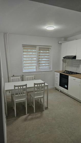 Apartament cu 6 camere decomandat în Drumul Taberei