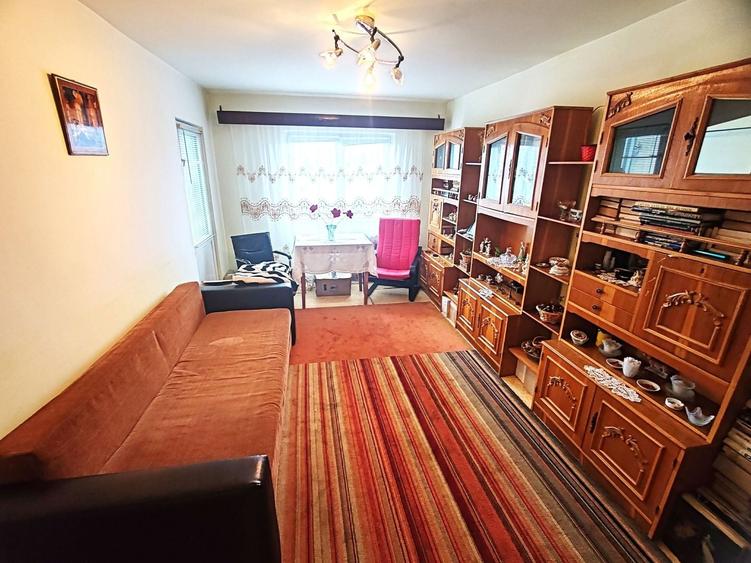 Apartament cu 3 camere decomandat, mobilat în Central