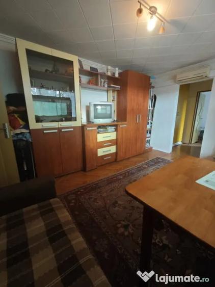 Apartament cu 2 camere semidecomandat în Săsar