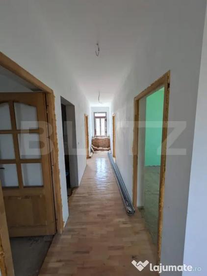 Casă cu 5 camere cu Teren 141 Mp în Central