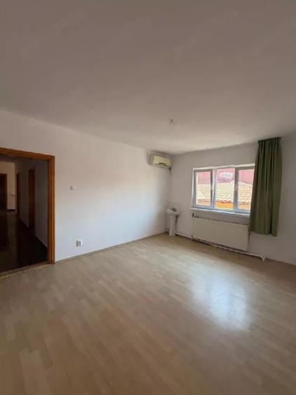 Spațiu comercial, de 110 mp, în Central