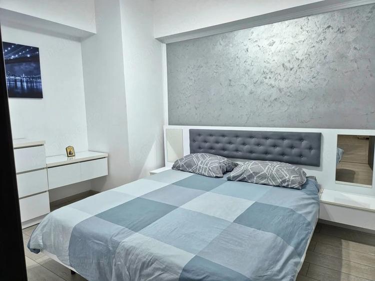 Apartament cu 3 camere decomandat în Căzănești (Râmnicu Vâlcea)