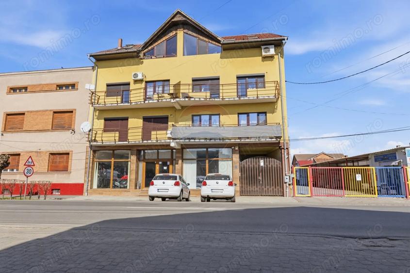 Apartament cu 3 camere decomandat, mobilat în Pârneava