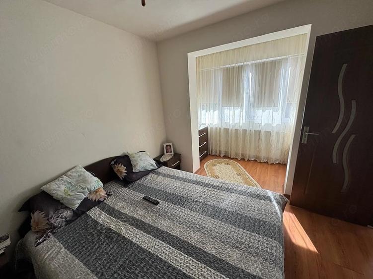 Apartament cu 3 camere semidecomandat în Complex Studențesc