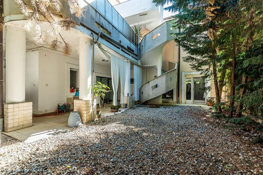 Casă individuală cu 5 camere cu Canalizare în Ultracentral