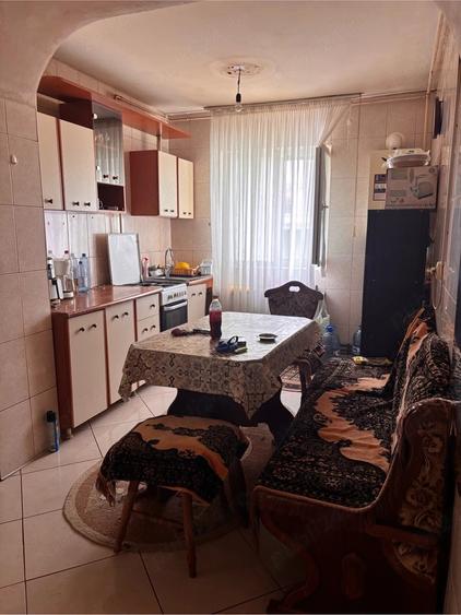 Apartament cu 2 camere decomandat în 1 Decembrie