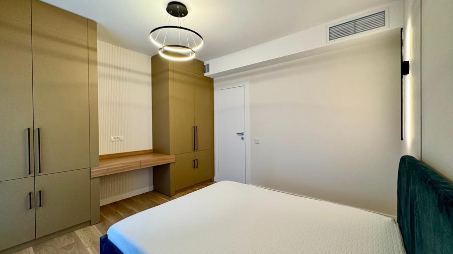 Apartament cu 3 camere semidecomandat în P-ta Presei Libere