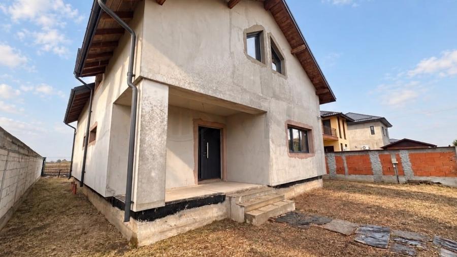 Casă individuală cu 4 camere cu Canalizare în Vidra