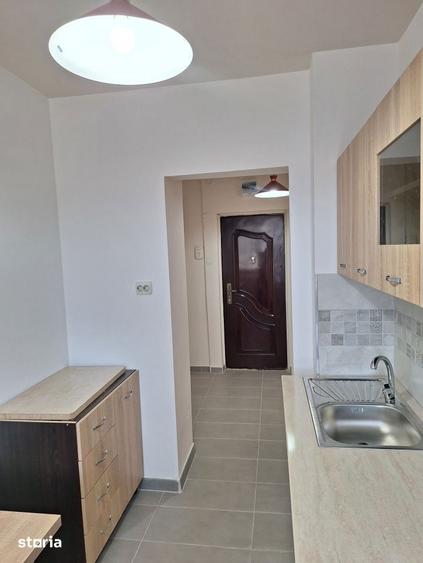 Apartament cu 2 camere semidecomandat, mobilat în Pajura